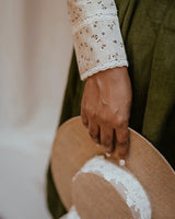 LOLA | BEIGE AND EARTHY FLOWERS