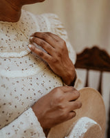 LOLA | BEIGE AND EARTHY FLOWERS
