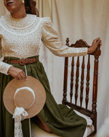 LOLA | BEIGE AND EARTHY FLOWERS